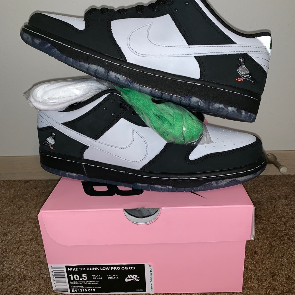 Nike Dunk SB Panda Pigeon